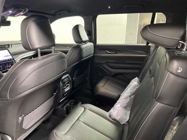 new 2025 Jeep Grand Cherokee car, priced at $45,022