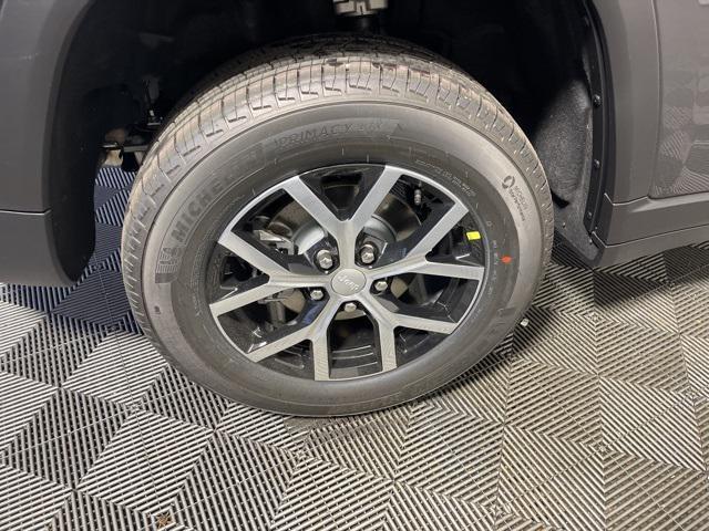 new 2025 Jeep Grand Cherokee car, priced at $45,810