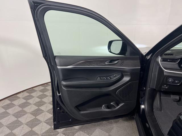 new 2025 Jeep Grand Cherokee car, priced at $40,972