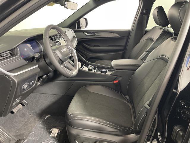 new 2025 Jeep Grand Cherokee car, priced at $40,301