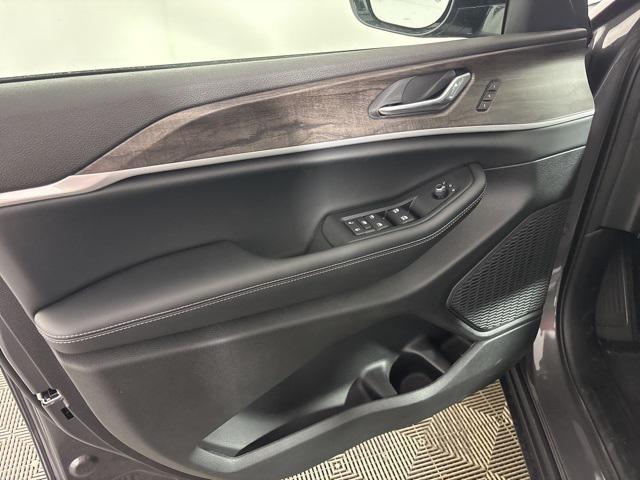 new 2025 Jeep Grand Cherokee car, priced at $44,482