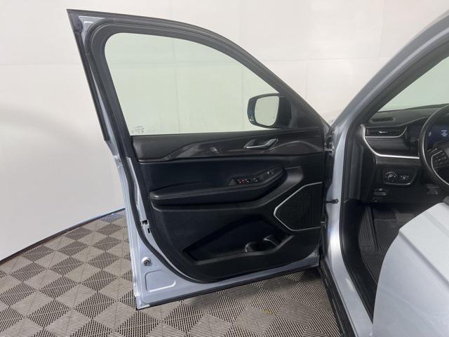 used 2022 Jeep Grand Cherokee car, priced at $32,990