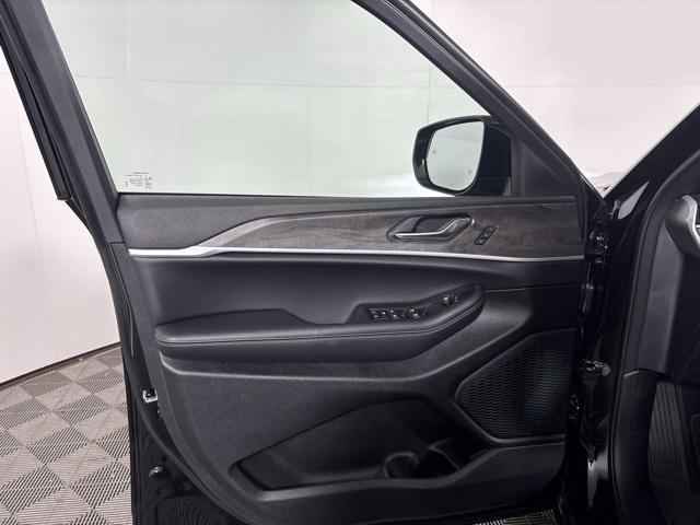 new 2025 Jeep Grand Cherokee car, priced at $42,465