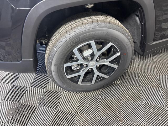 new 2025 Jeep Grand Cherokee car, priced at $44,238