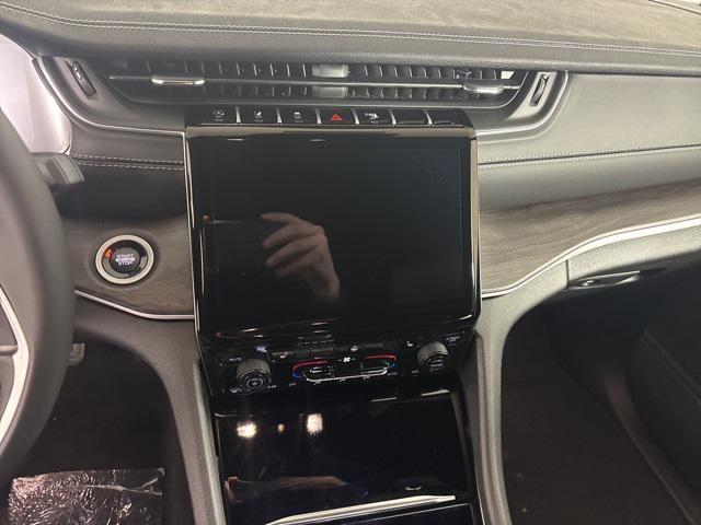 new 2025 Jeep Grand Cherokee car, priced at $44,238