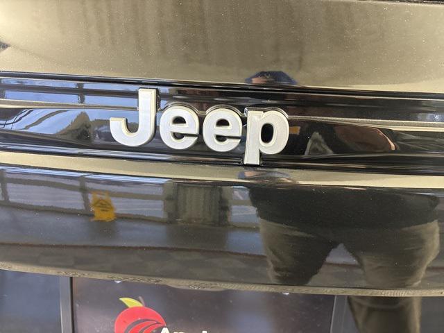 new 2025 Jeep Grand Cherokee car, priced at $44,238