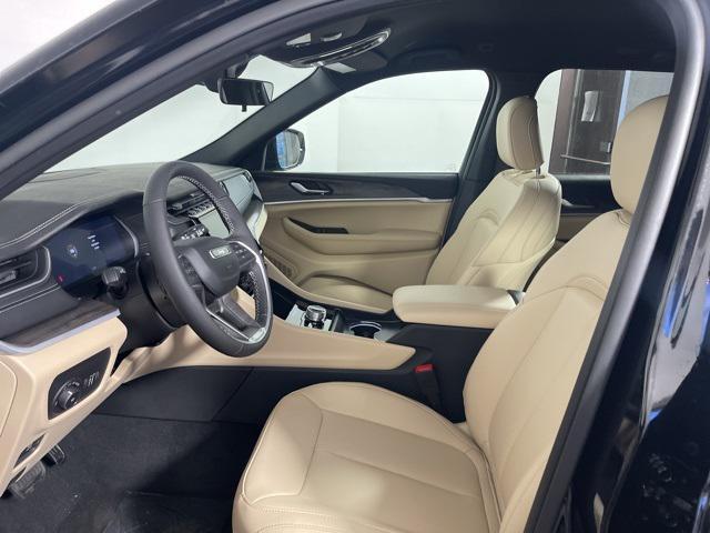 new 2025 Jeep Grand Cherokee car, priced at $43,372