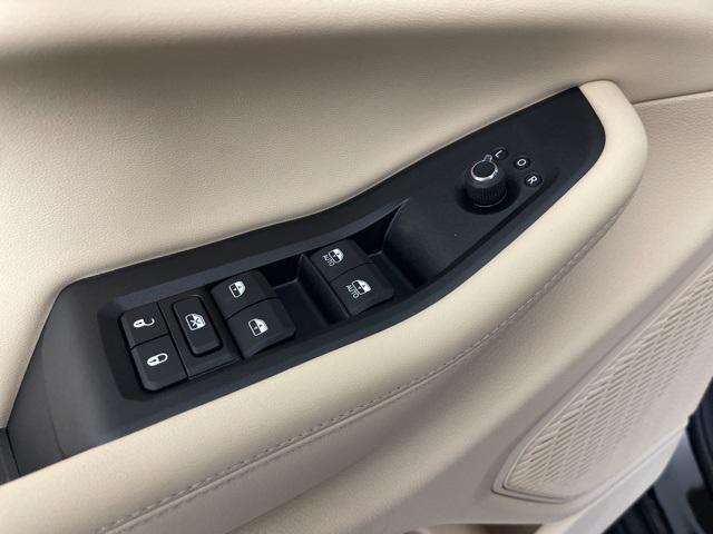 new 2025 Jeep Grand Cherokee car, priced at $43,372