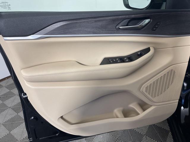 new 2025 Jeep Grand Cherokee car, priced at $46,926