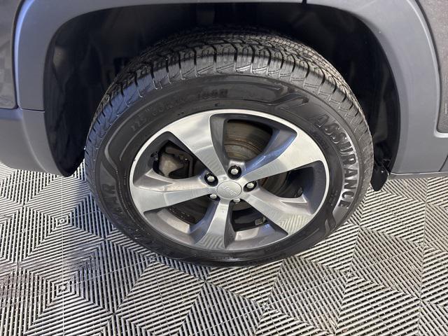 used 2020 Jeep Cherokee car, priced at $21,334