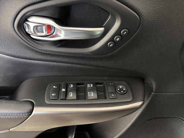 used 2020 Jeep Cherokee car, priced at $21,334