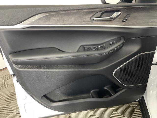new 2025 Jeep Grand Cherokee car, priced at $49,458