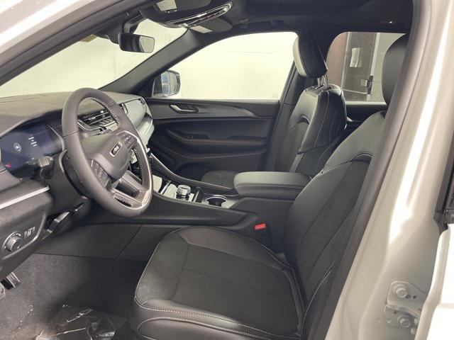 new 2025 Jeep Grand Cherokee car, priced at $44,015