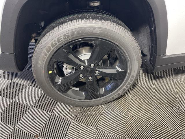 new 2025 Jeep Grand Cherokee car, priced at $44,015