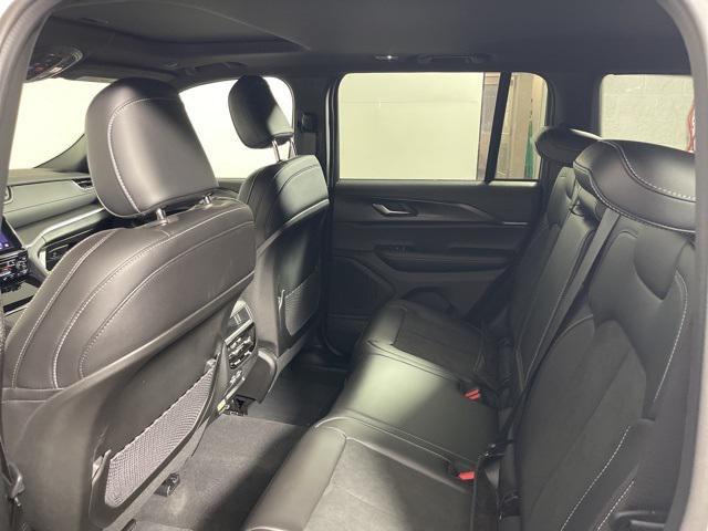 new 2025 Jeep Grand Cherokee car, priced at $44,015