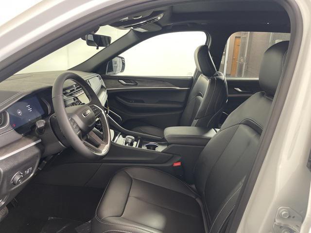 new 2025 Jeep Grand Cherokee car, priced at $49,190