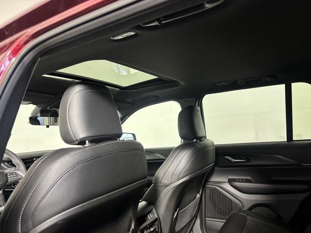 new 2025 Jeep Grand Cherokee car, priced at $40,995