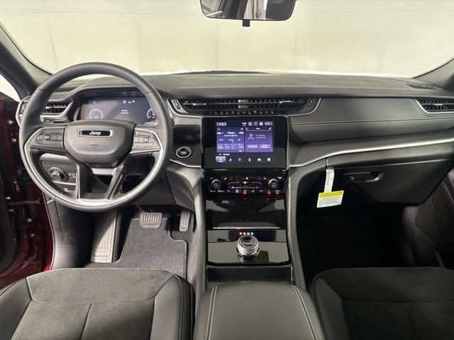 new 2025 Jeep Grand Cherokee car, priced at $40,995