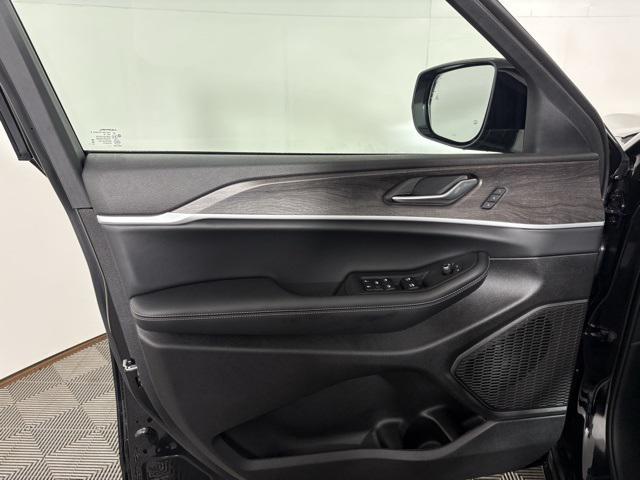 new 2025 Jeep Grand Cherokee car, priced at $38,204