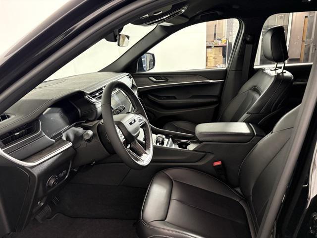 new 2025 Jeep Grand Cherokee car, priced at $38,204