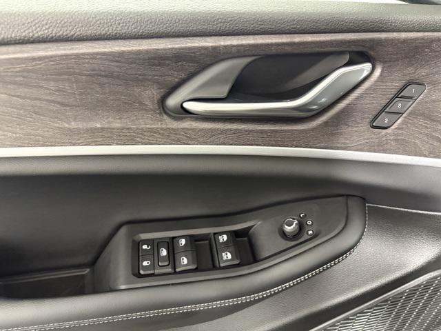 new 2025 Jeep Grand Cherokee car, priced at $38,204