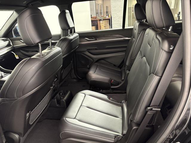 new 2025 Jeep Grand Cherokee car, priced at $38,204