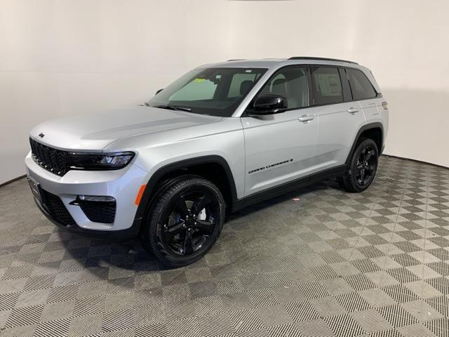 new 2025 Jeep Grand Cherokee car, priced at $43,995
