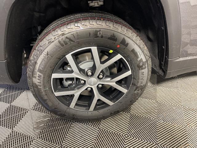 new 2025 Jeep Grand Cherokee car, priced at $44,522