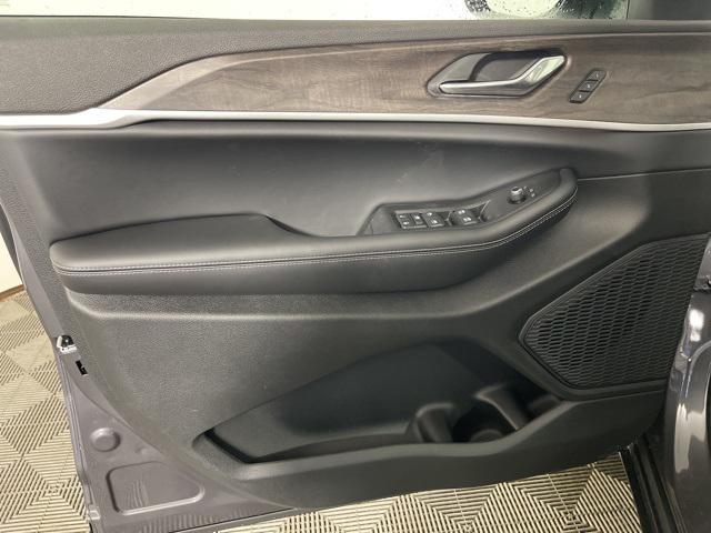 new 2025 Jeep Grand Cherokee car, priced at $44,522