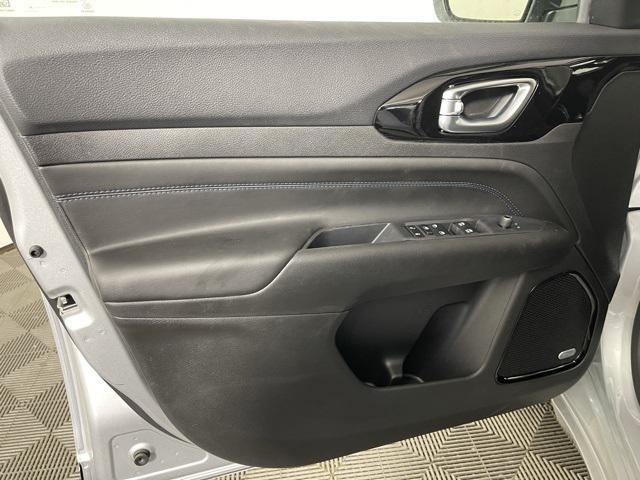new 2025 Jeep Compass car, priced at $32,995