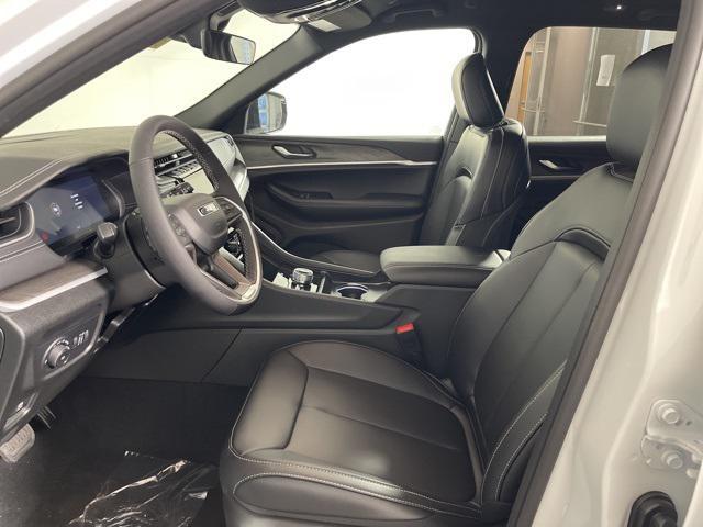 new 2025 Jeep Grand Cherokee car, priced at $40,720