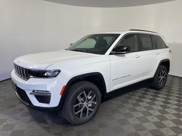 new 2025 Jeep Grand Cherokee car, priced at $40,720