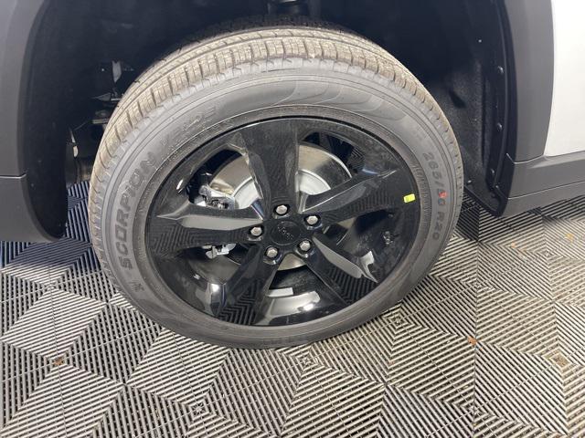 new 2025 Jeep Grand Cherokee car, priced at $43,875