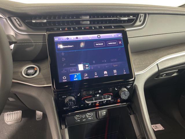 new 2025 Jeep Grand Cherokee car, priced at $43,875