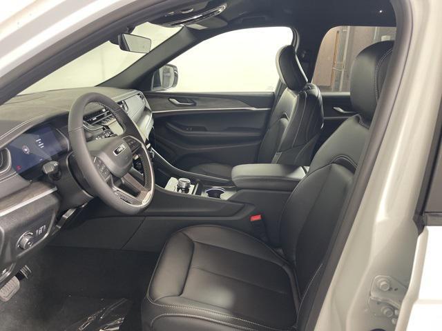 new 2025 Jeep Grand Cherokee car, priced at $43,875