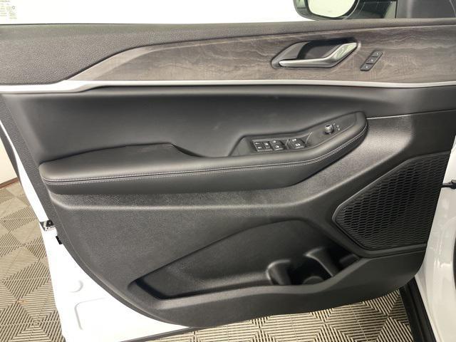 new 2025 Jeep Grand Cherokee car, priced at $43,875