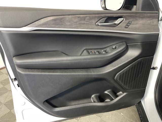 new 2025 Jeep Grand Cherokee car, priced at $42,995