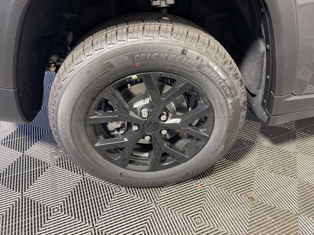 new 2025 Jeep Grand Cherokee car, priced at $41,301