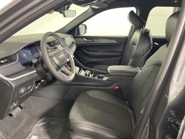 new 2025 Jeep Grand Cherokee car, priced at $41,301