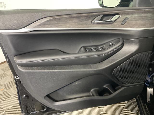 new 2025 Jeep Grand Cherokee car, priced at $51,037