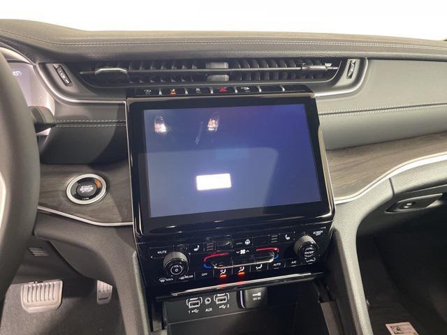 new 2025 Jeep Grand Cherokee car, priced at $51,037