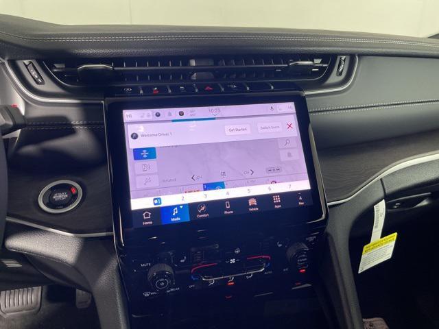 new 2025 Jeep Grand Cherokee car, priced at $43,622