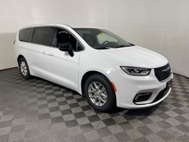 new 2025 Chrysler Pacifica car, priced at $40,995