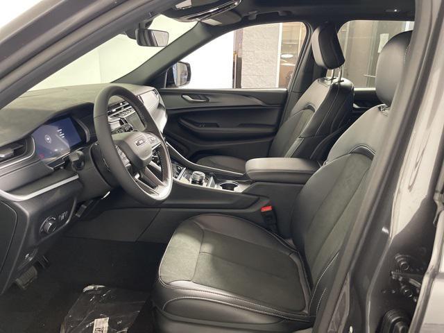 new 2025 Jeep Grand Cherokee car, priced at $44,033