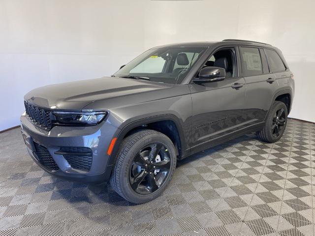 new 2025 Jeep Grand Cherokee car, priced at $44,033