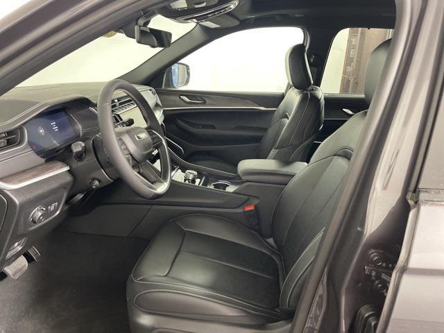 new 2025 Jeep Grand Cherokee car, priced at $52,000