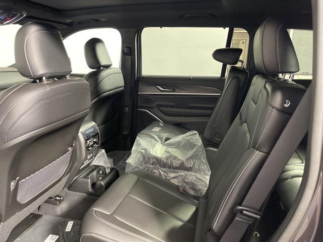 new 2025 Jeep Grand Cherokee car, priced at $52,000
