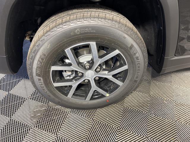 new 2025 Jeep Grand Cherokee car, priced at $42,495