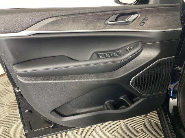 new 2025 Jeep Grand Cherokee car, priced at $42,495