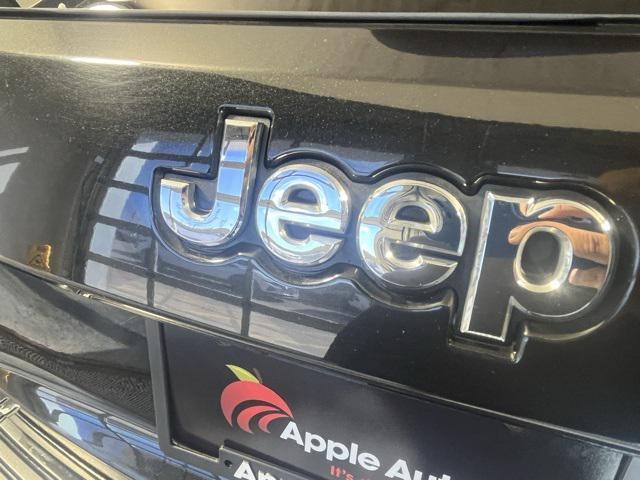 used 2015 Jeep Grand Cherokee car, priced at $15,372
